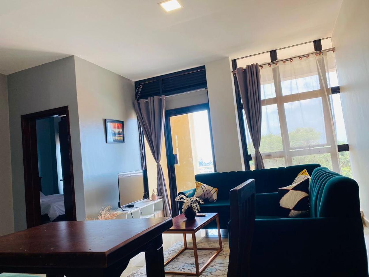 Eika Suites At Acacia Kampala Ngoại thất bức ảnh